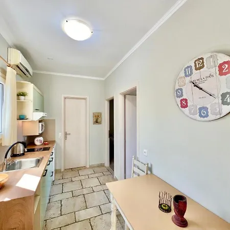 Apartment Asteraki House By Dadovillas *